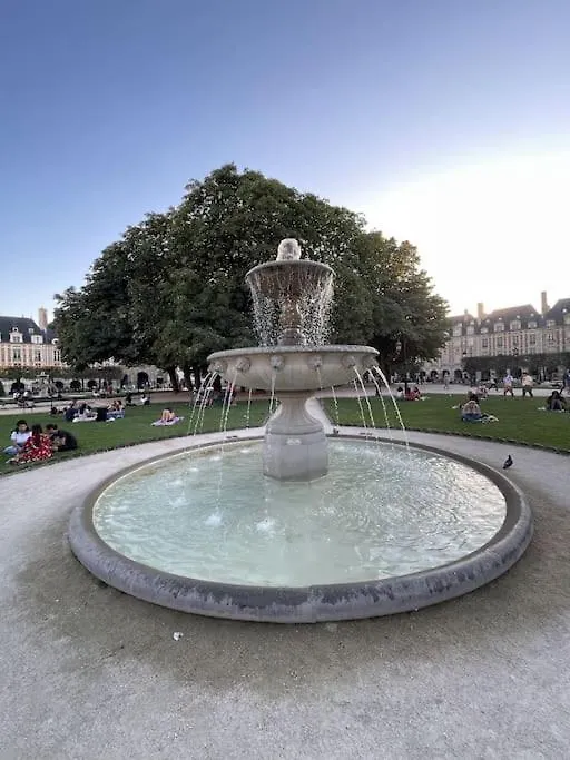 아파트 Place Des Vosges, 1 4 P *